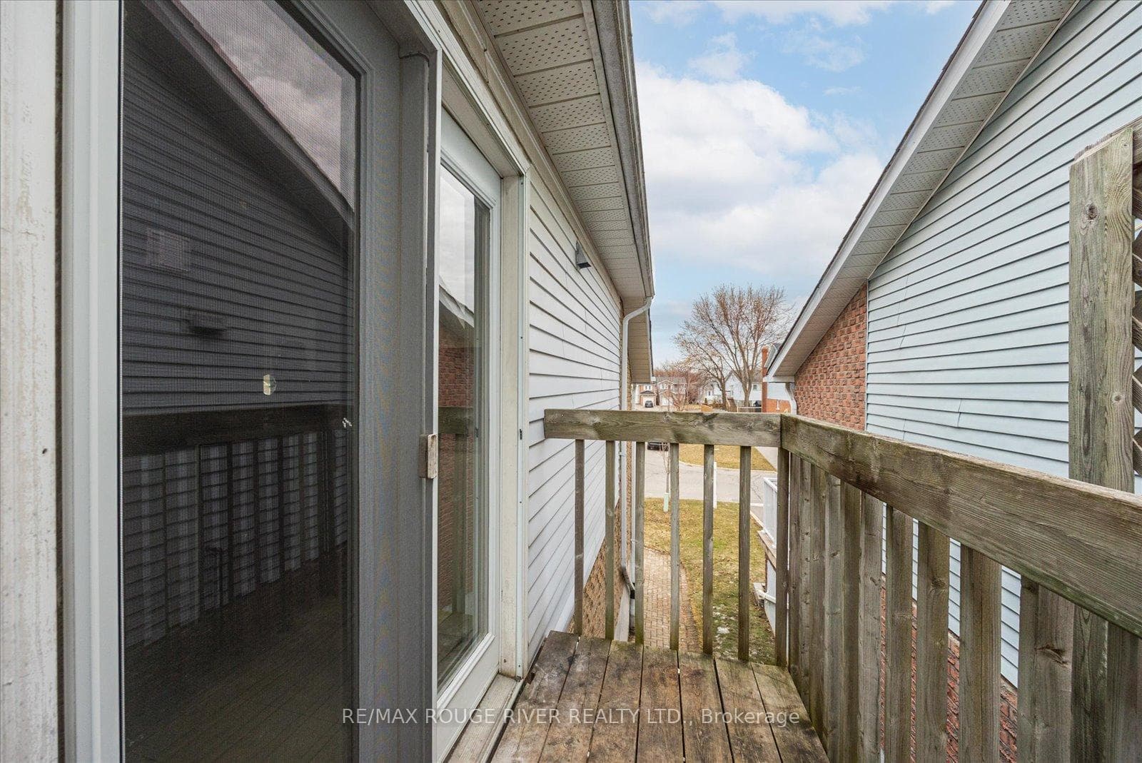 817 Bennett Crescent photo 39