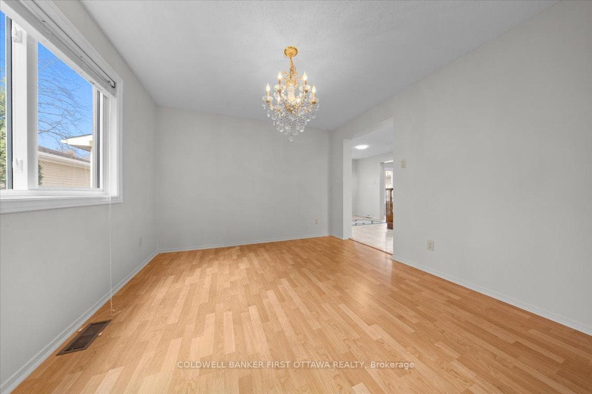 1841 Thistleleaf Crescent photo 17