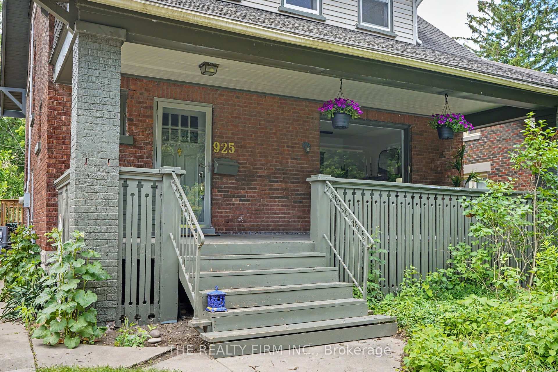 925 Maitland Street photo 32