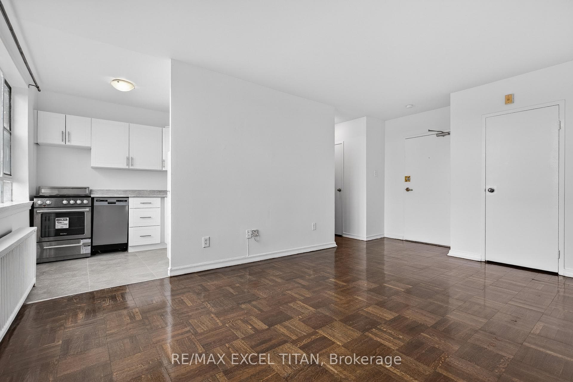 2515 Eglinton Avenue Unit 302 photo 4