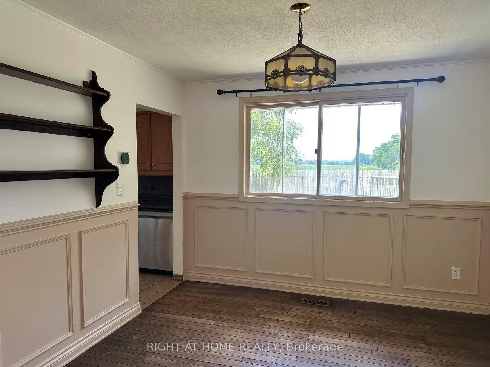6860 MALDEN Road photo 4