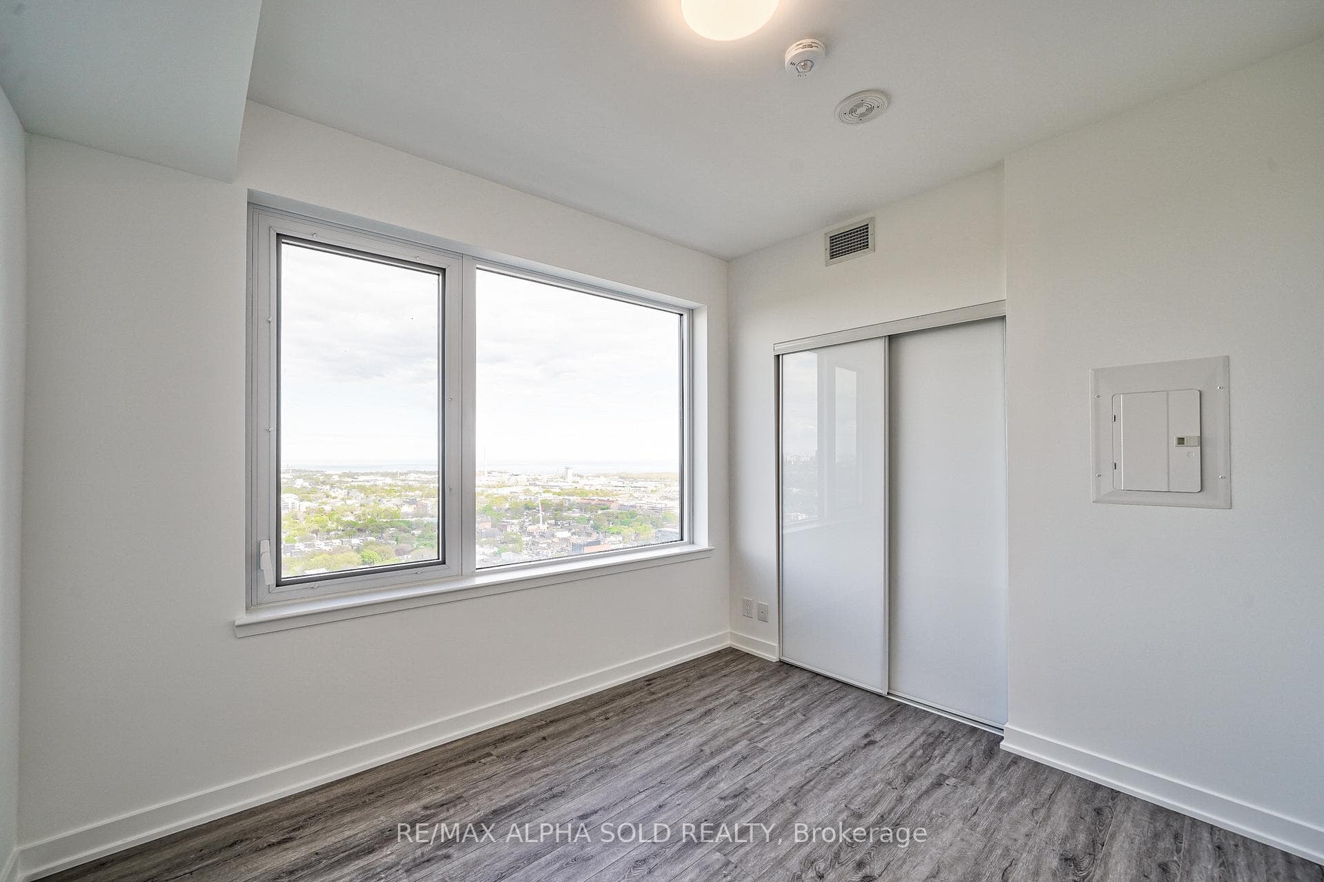 5 Defries Street Unit 3402 photo 18