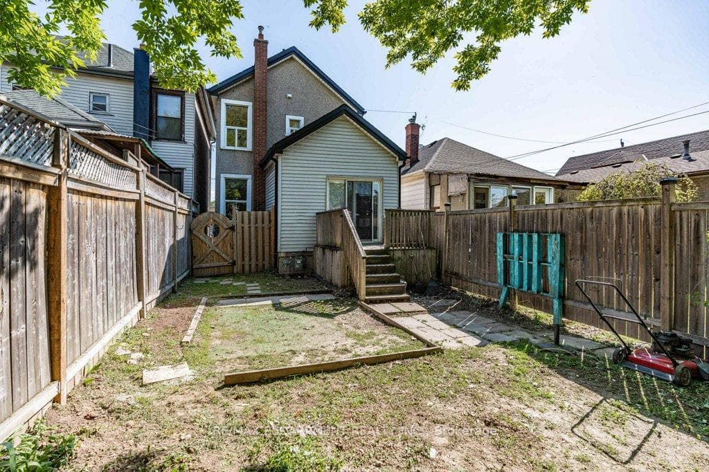 21 Mayflower Avenue photo 35