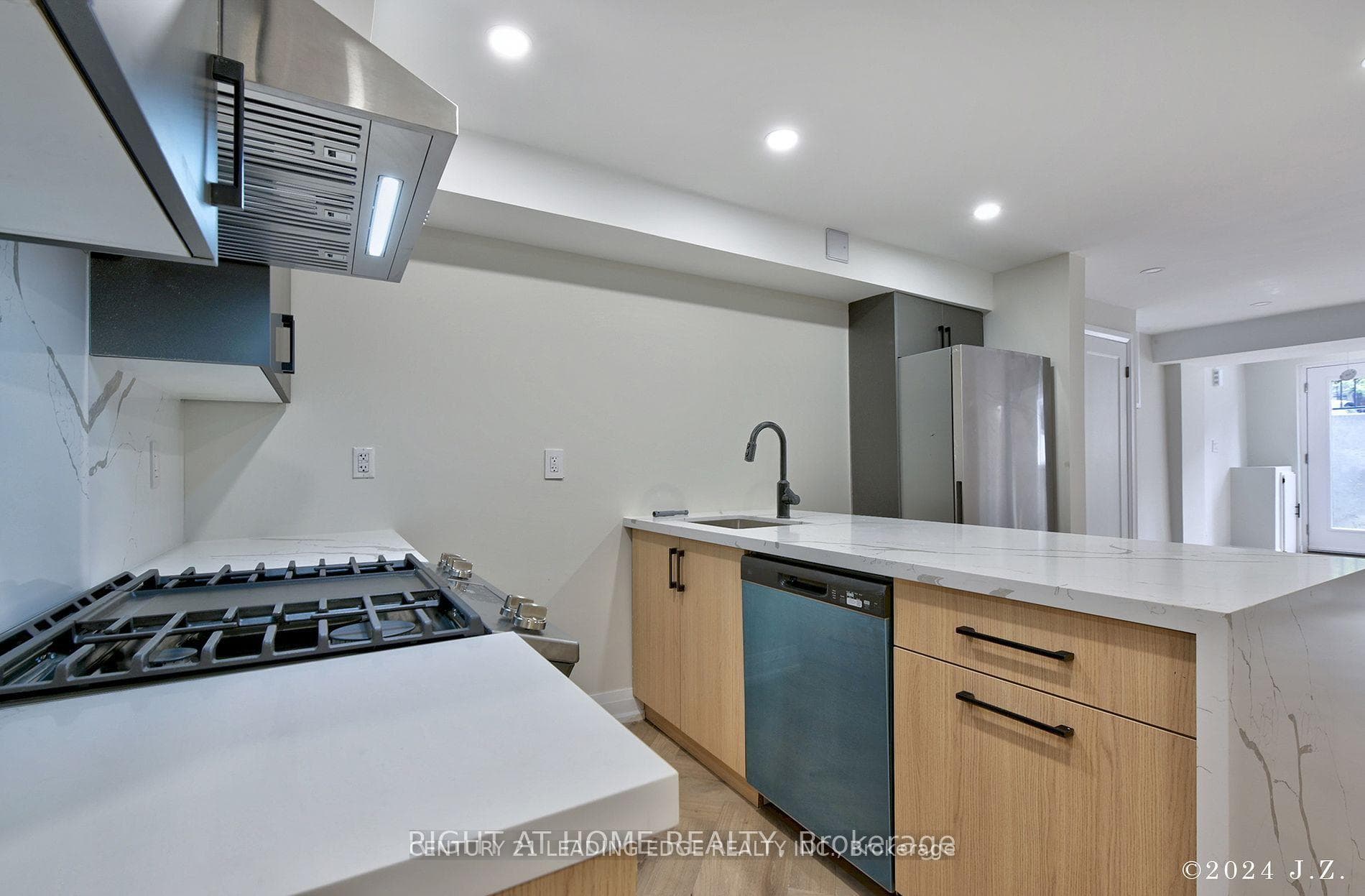 153 Macdonell Avenue Unit Lower photo 6
