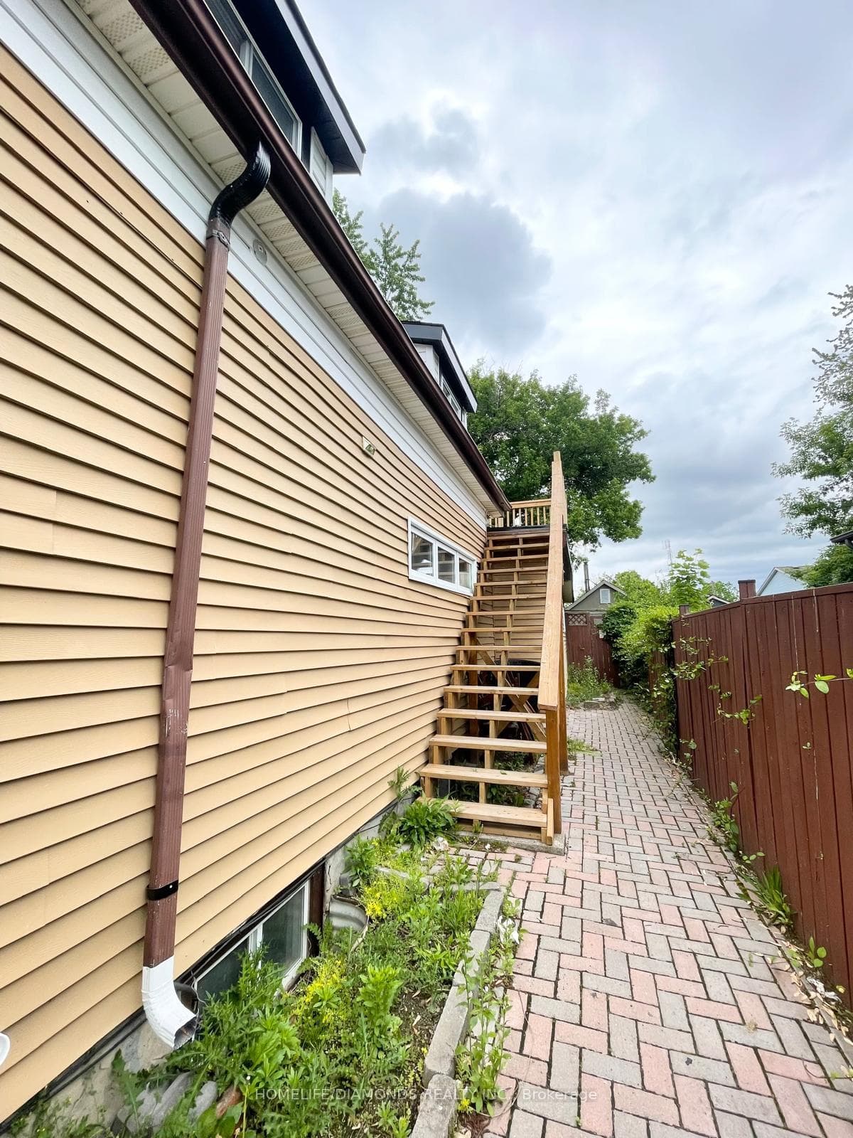 125 PELHAM Road Unit UPPER photo 11
