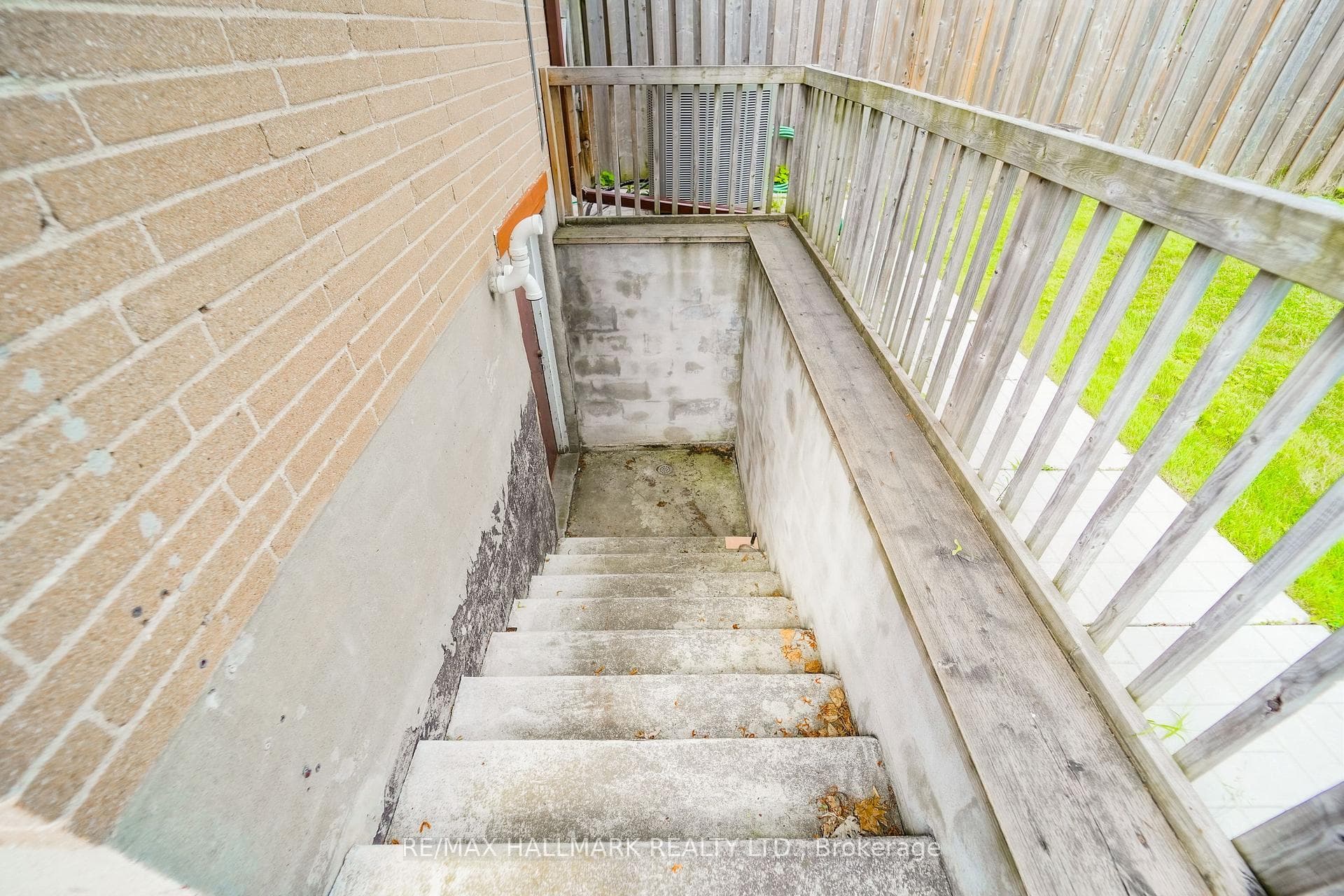 60 Vradenberg Drive photo 11