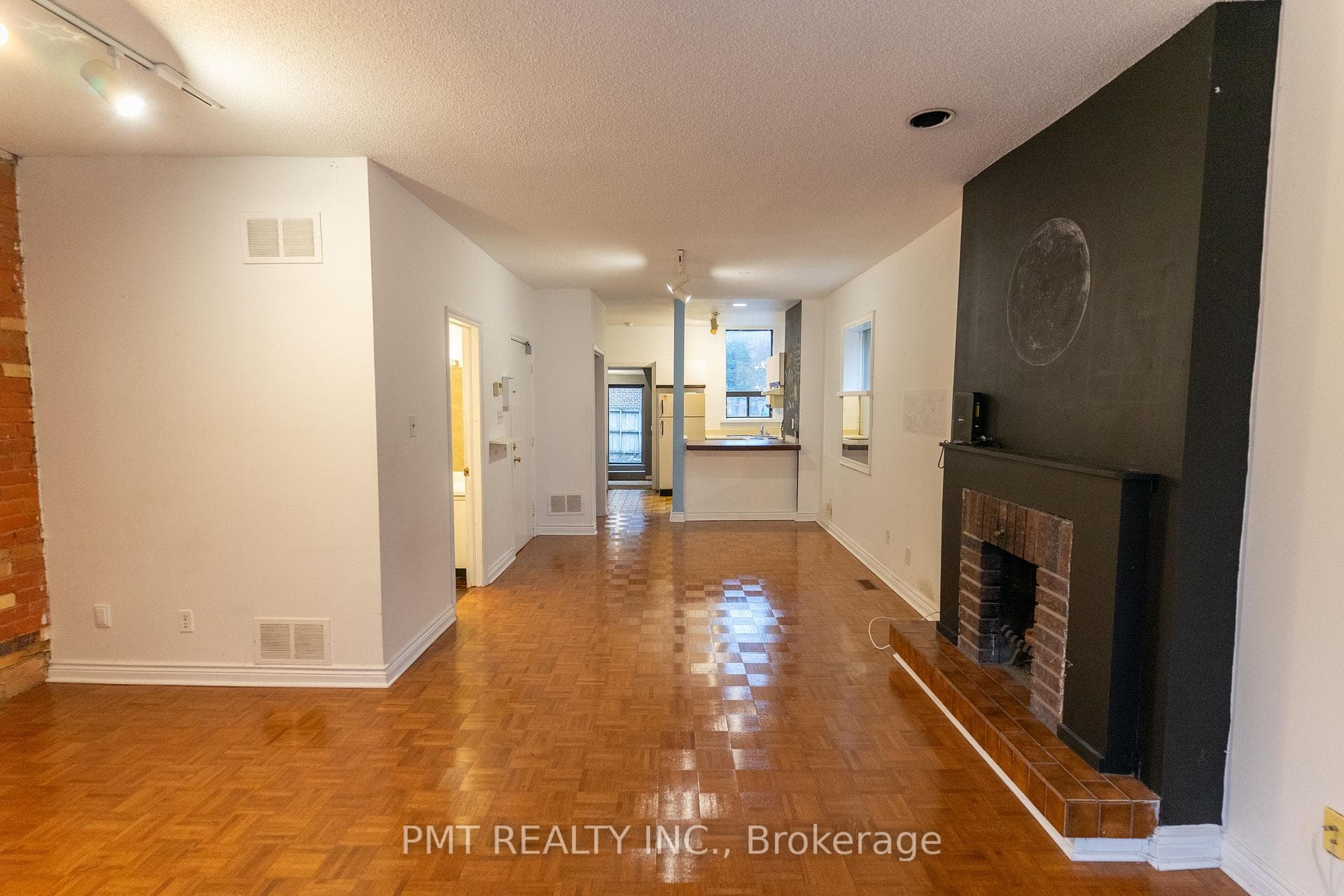204 Gerrard Street Unit 2 photo 2