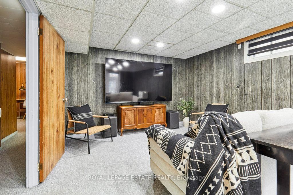 138 Beaverbrook Court photo 34