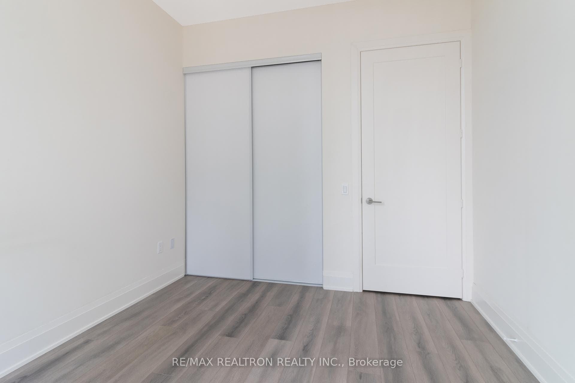 9000 Jane Street Unit 620 photo 4