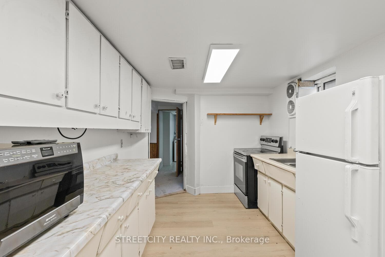 1235 King Street photo 32