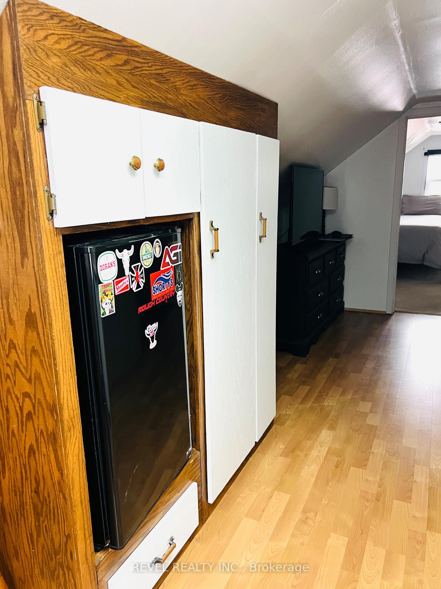 246 Laidlaw Street photo 16