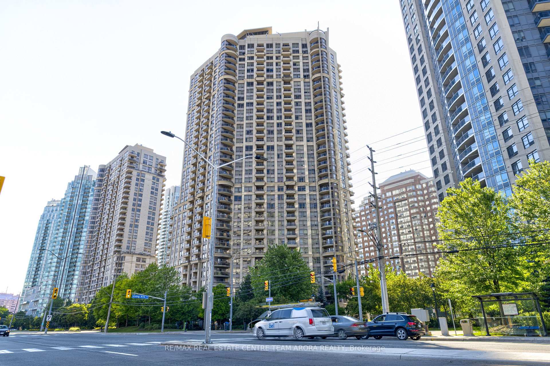310 Burnhamthorpe Road Unit 604 photo 1