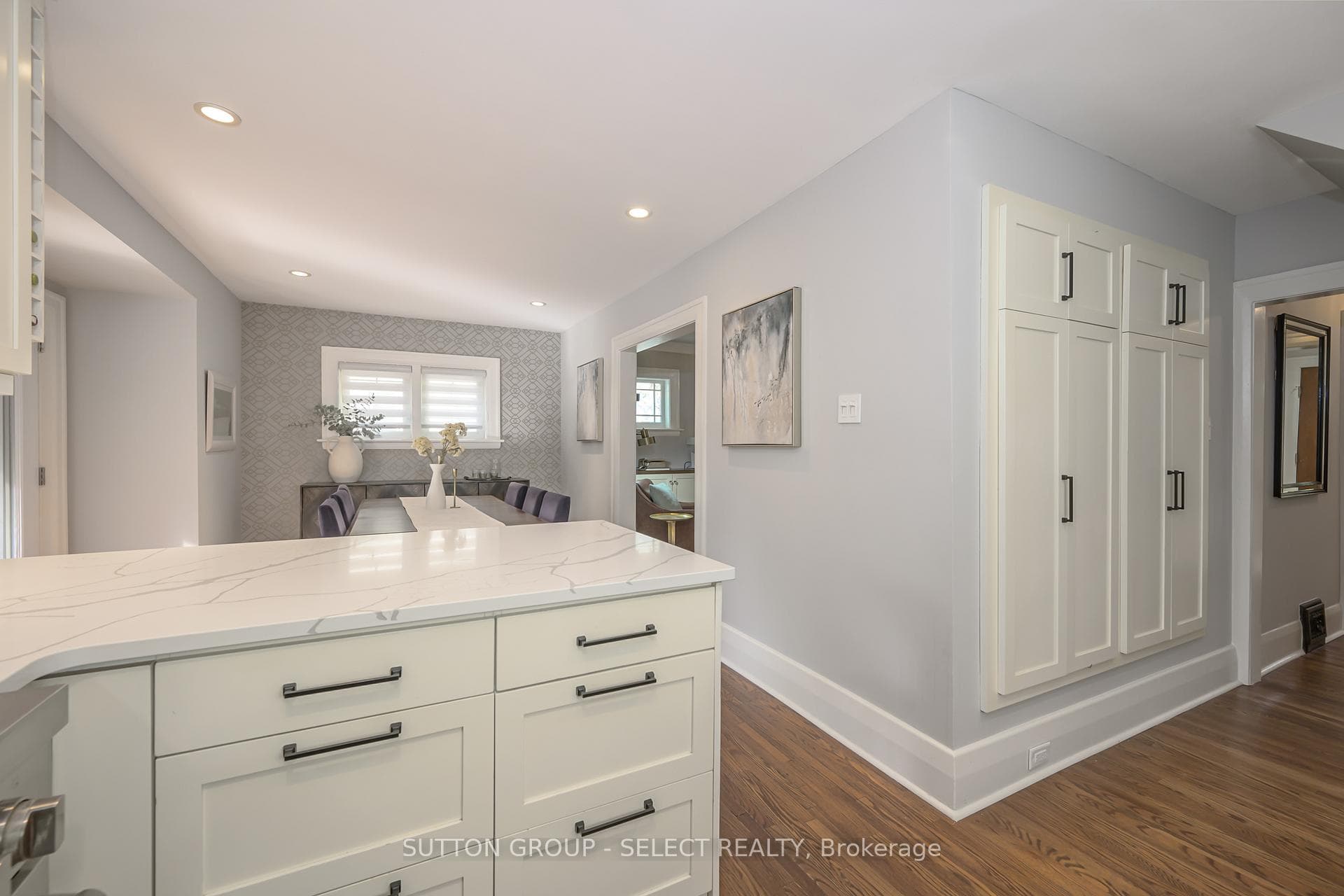 517 Grosvenor Street photo 15