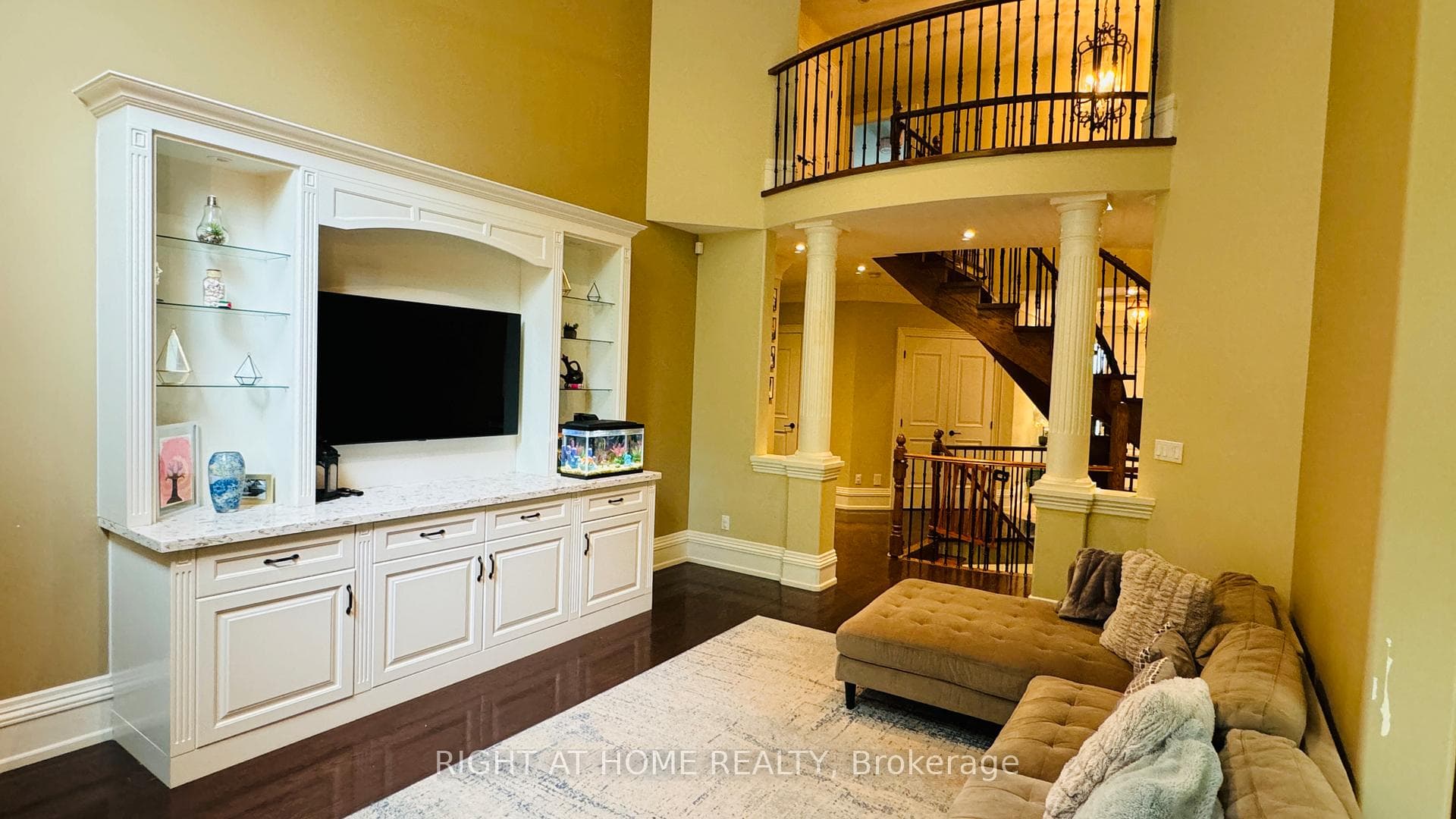 521 Henry Street photo 8