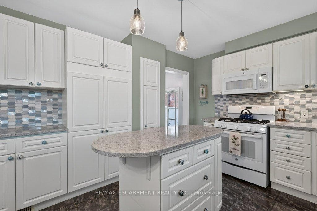 15 Roxanne Drive photo 13