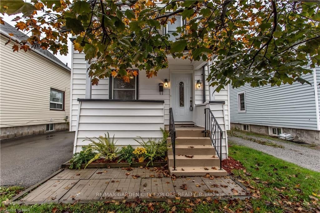 7 PINECREST Street photo 2
