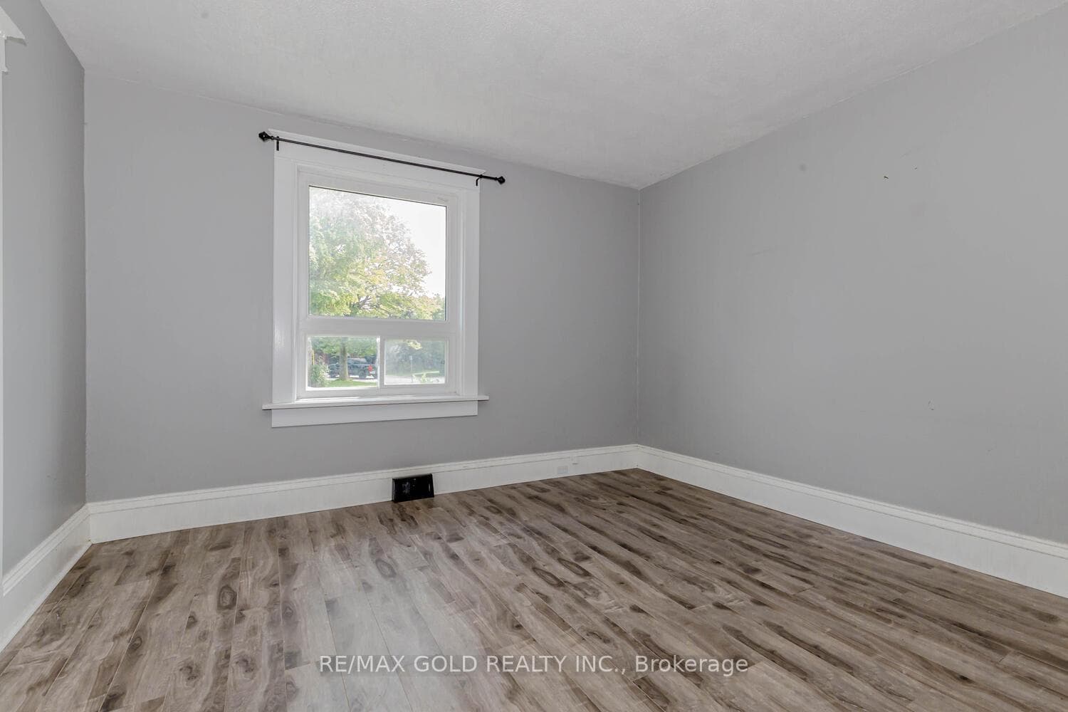 134 Owen sound Street photo 7