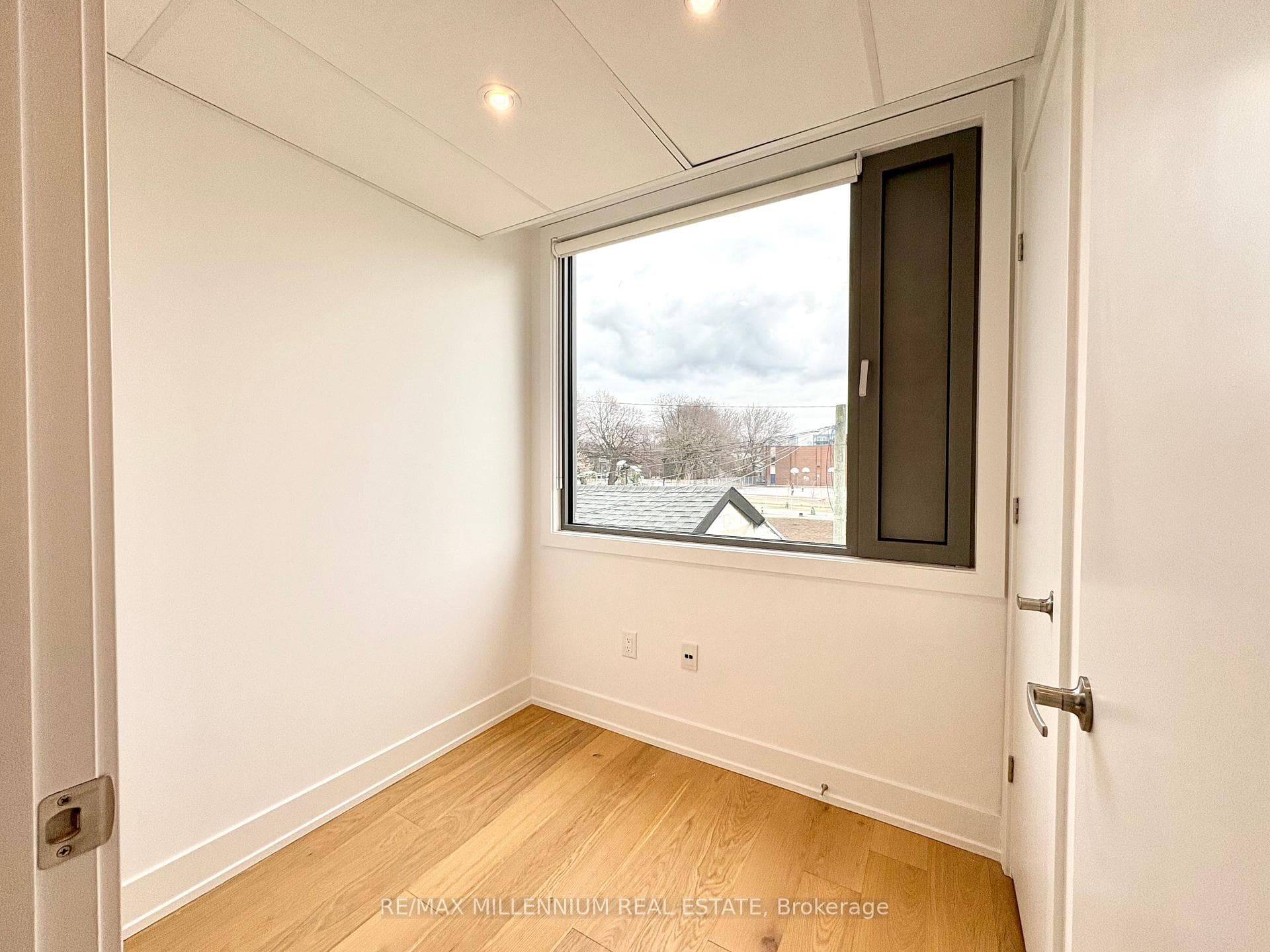 155 Dovercourt #4 Avenue photo 6