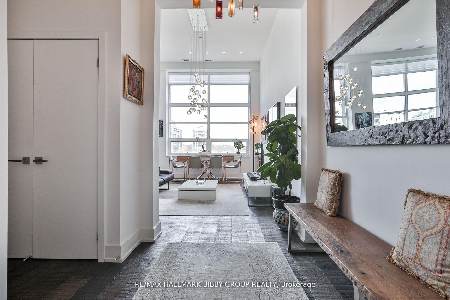 111 St Clair Avenue Unit 819 photo 1