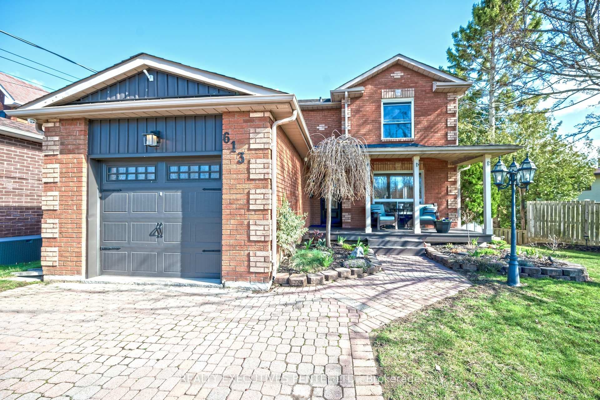 613 Daintry Crescent photo 2