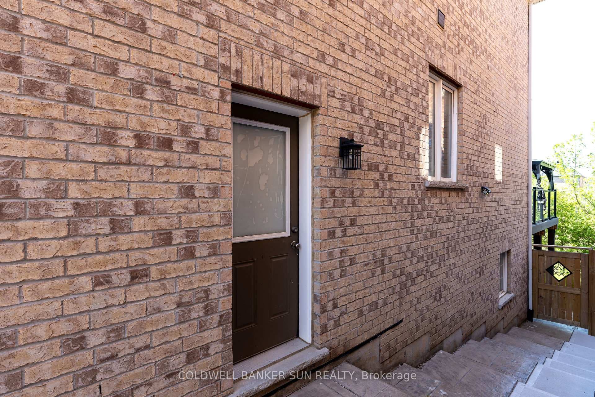 48 Hanbury Crescent photo 44