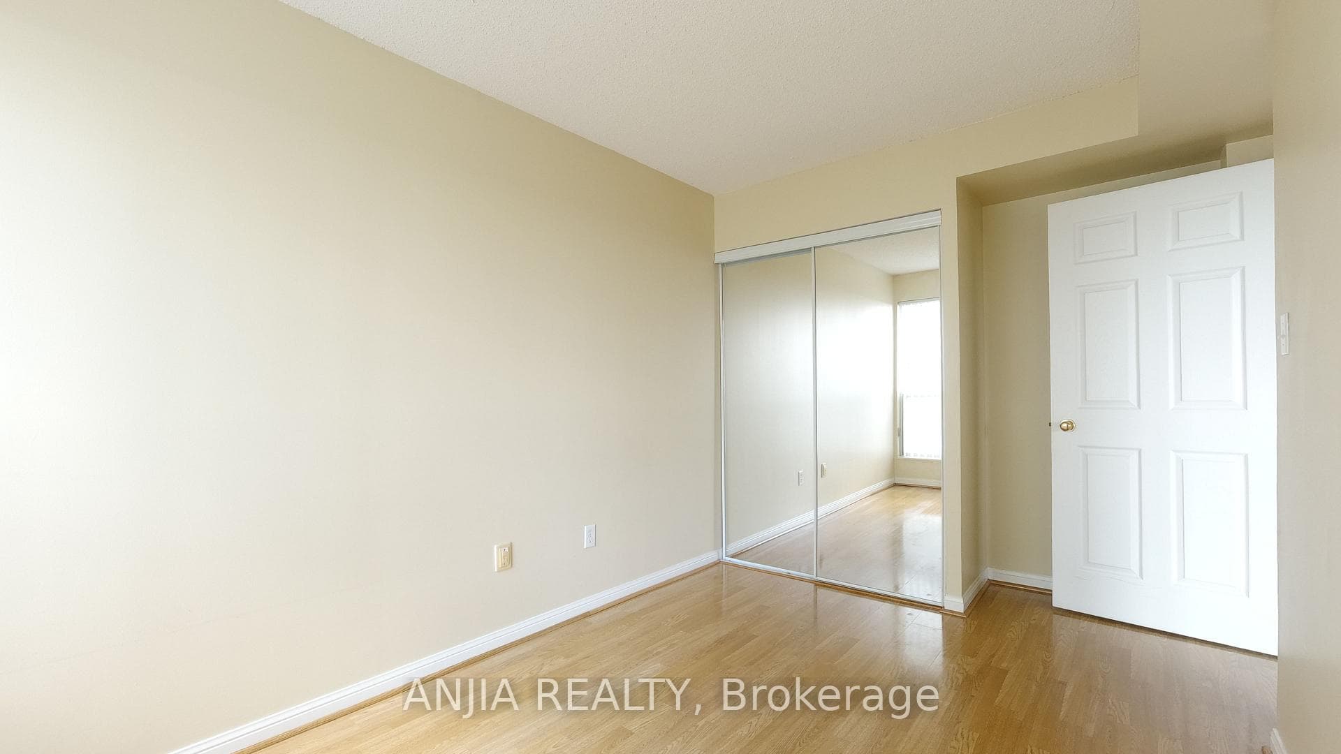 23 Lorraine Drive Unit 611 photo 4