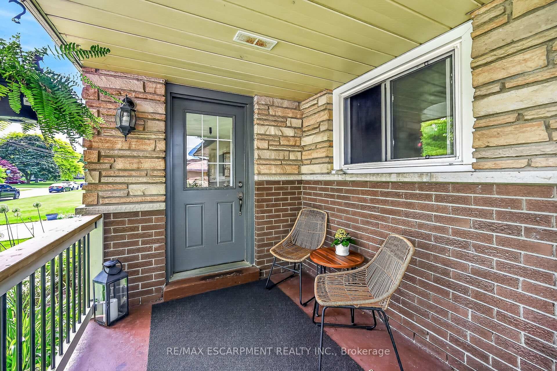 251 Mackenzie Crescent photo 4