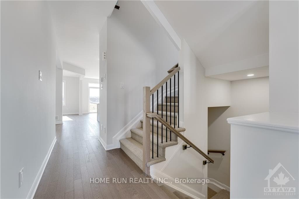 208 ELISE MACGILL Walk photo 5