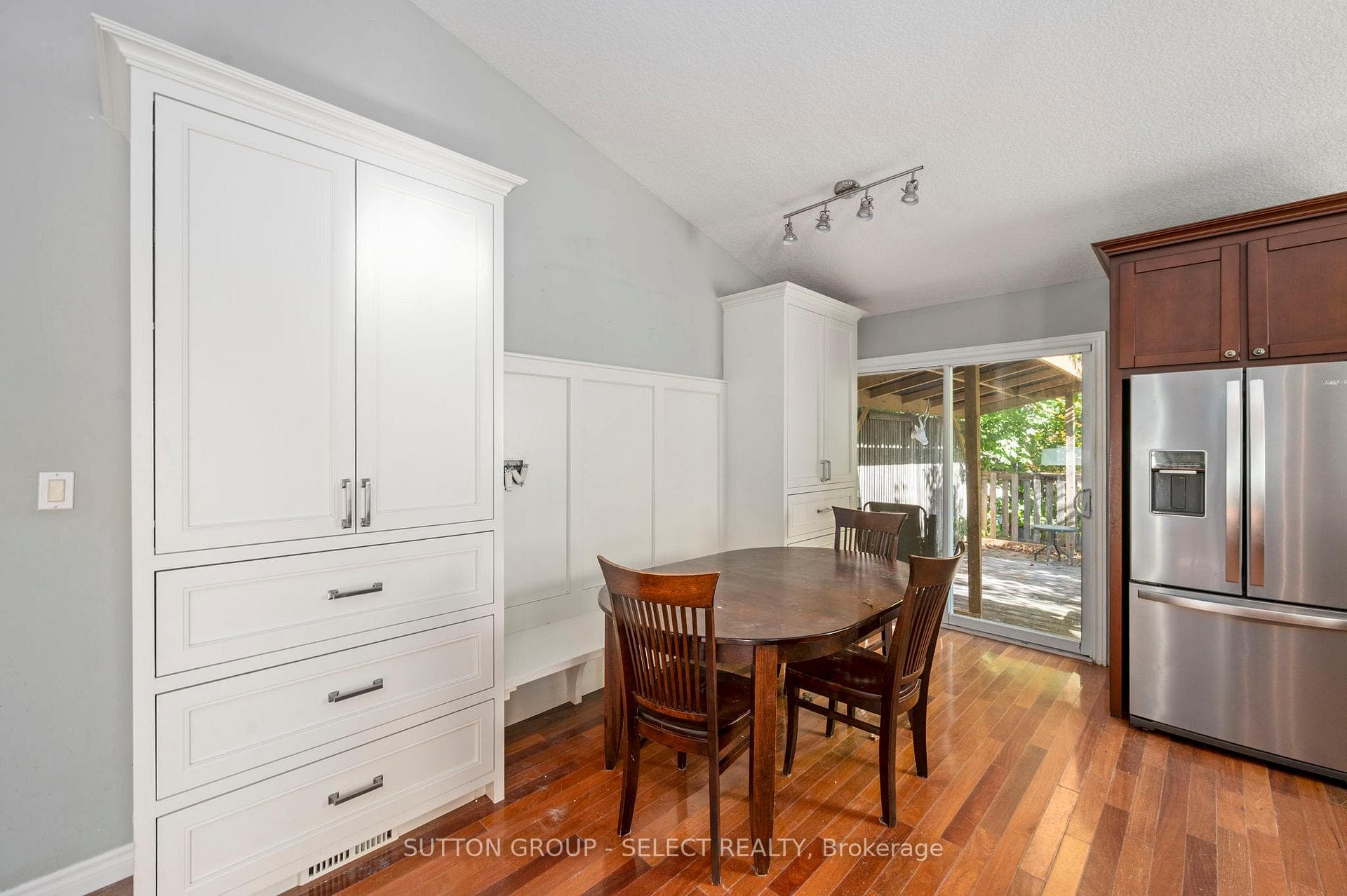 115 BRIDLE Path photo 7