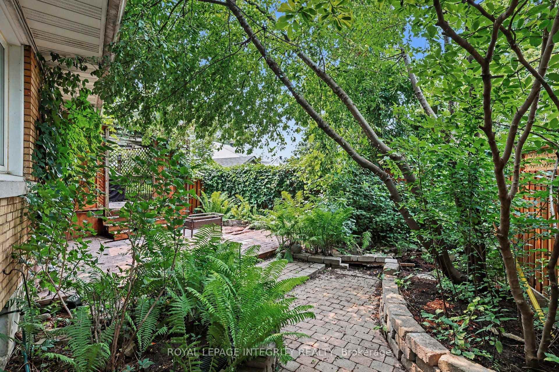 2076 Niagara Drive photo 34