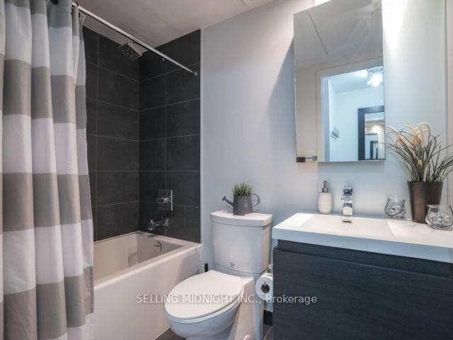 1030 King Street Unit 919 photo 17