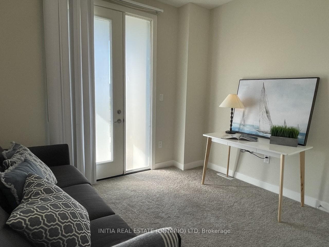 897 Sarnia Road photo 2