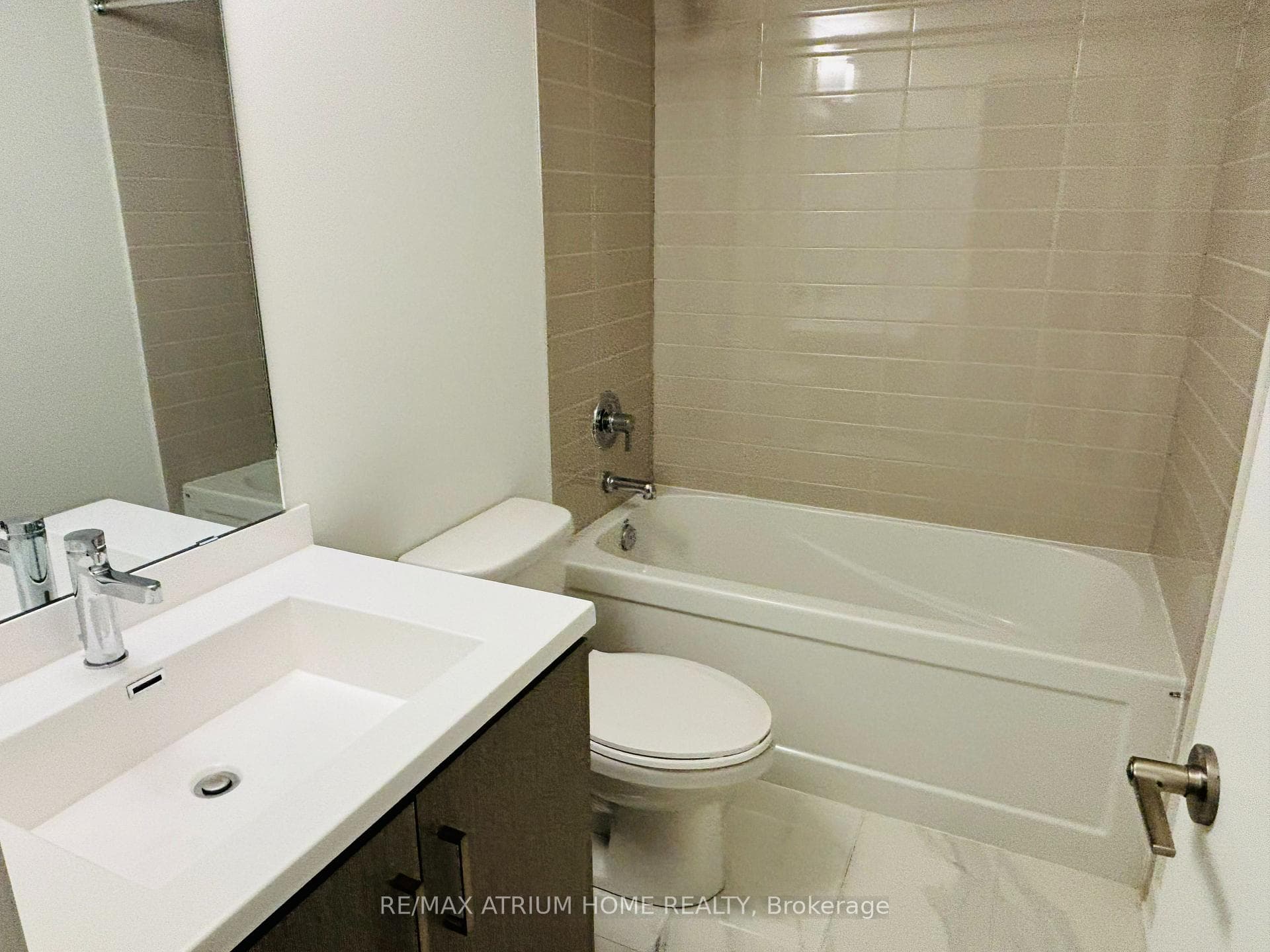 100 Honeycrisp Crescent Unit 333 photo 10