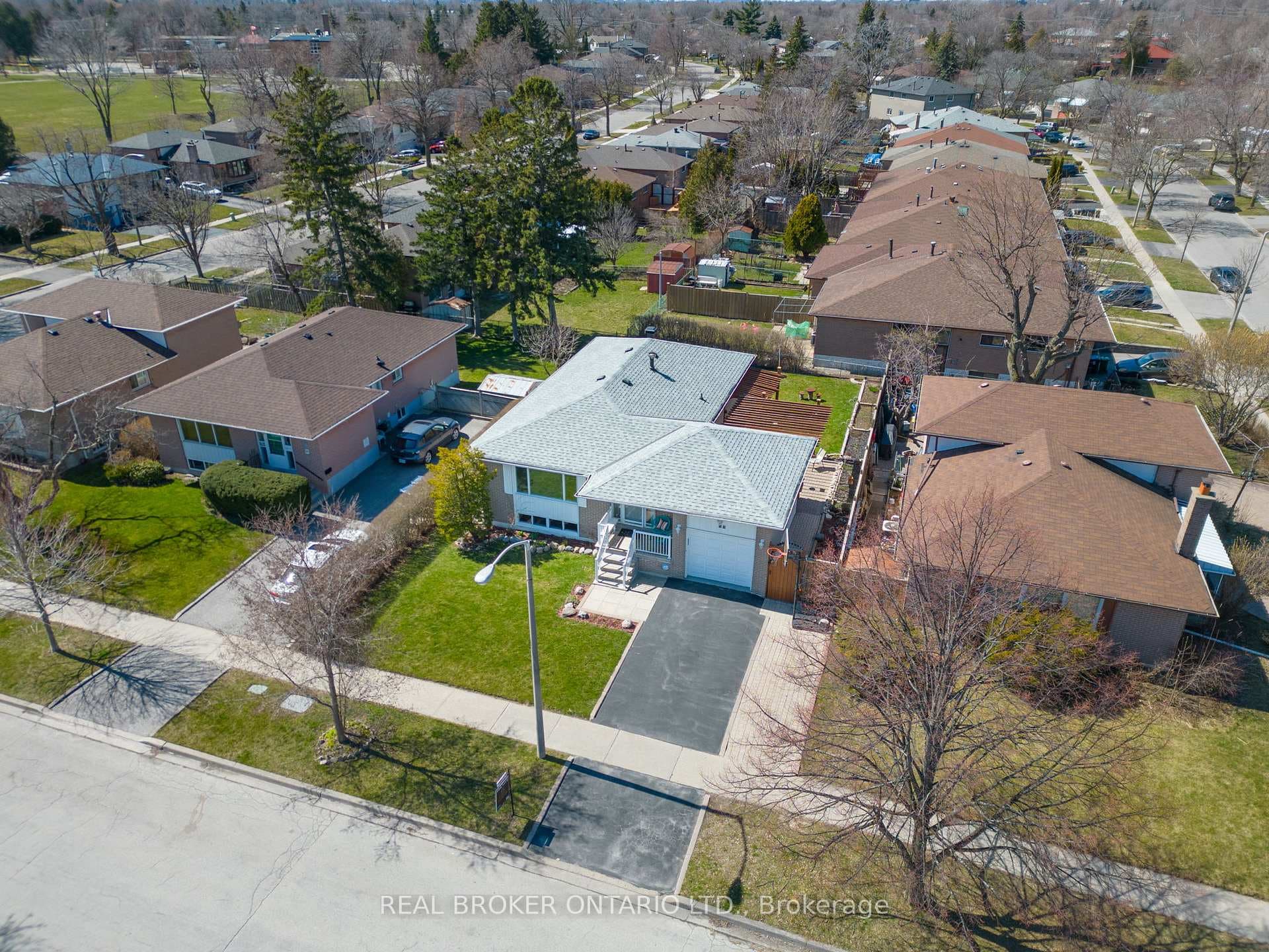 58 Parkington Crescent photo 39