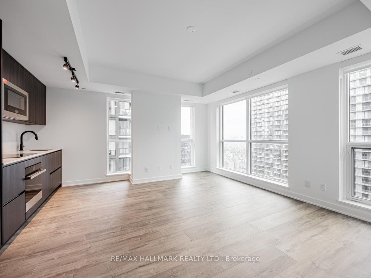 327 King Street Unit 3706 photo 4