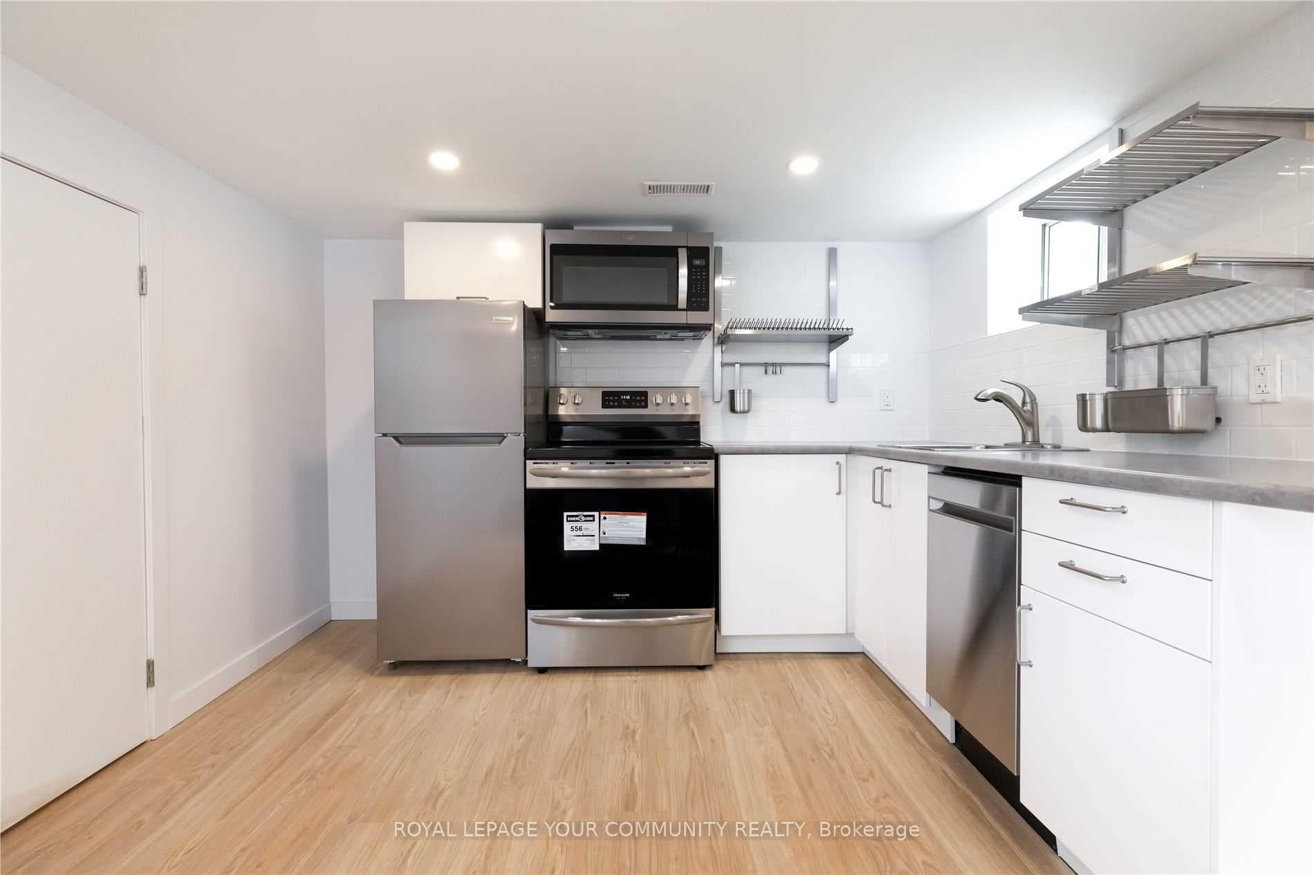 1370 Woodbine Avenue Unit Lower photo 3