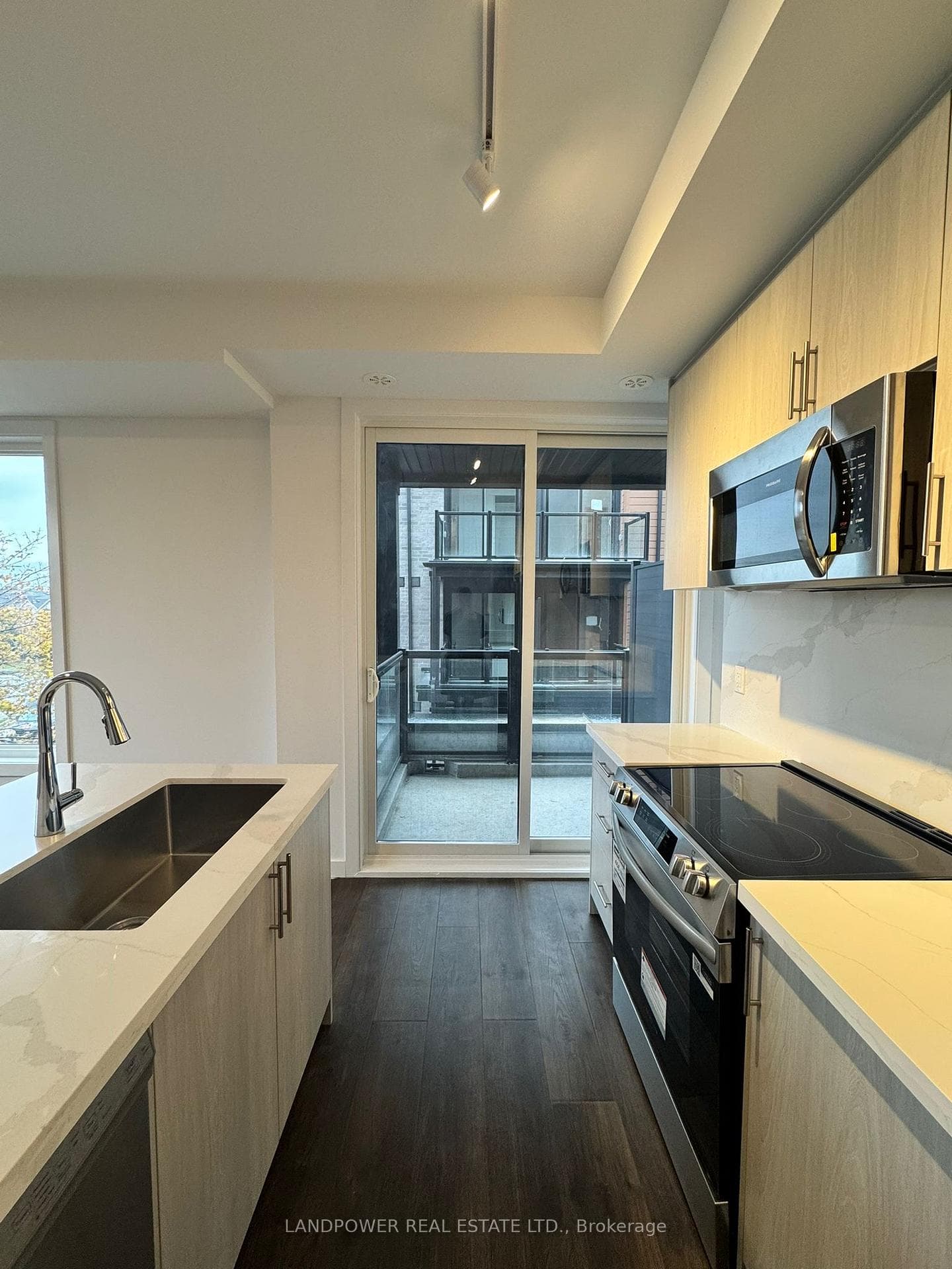 117 Marydale Avenue Unit 2 photo 4