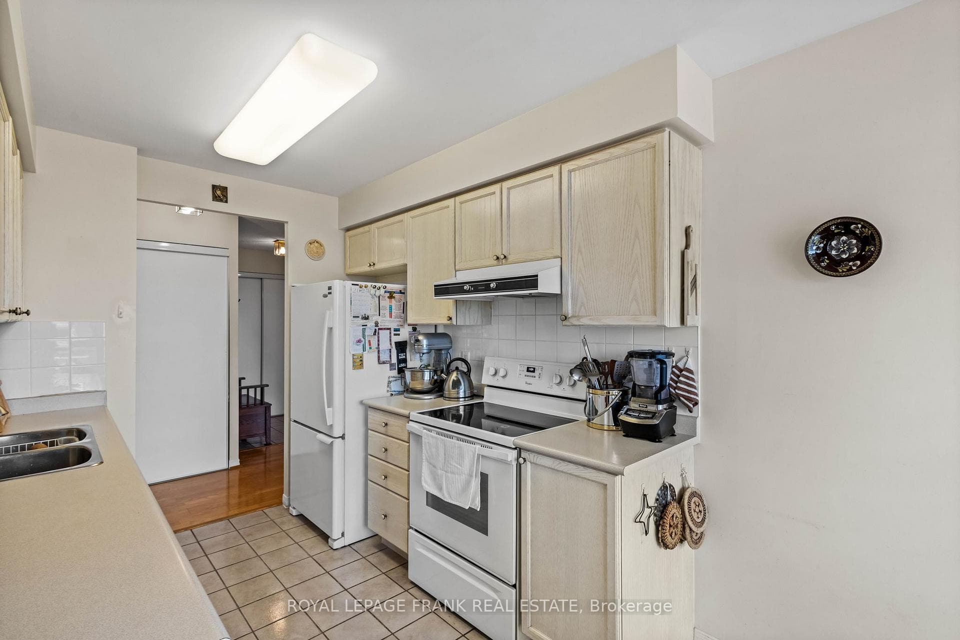 1000 The Esplanade N/A Unit 213 photo 13