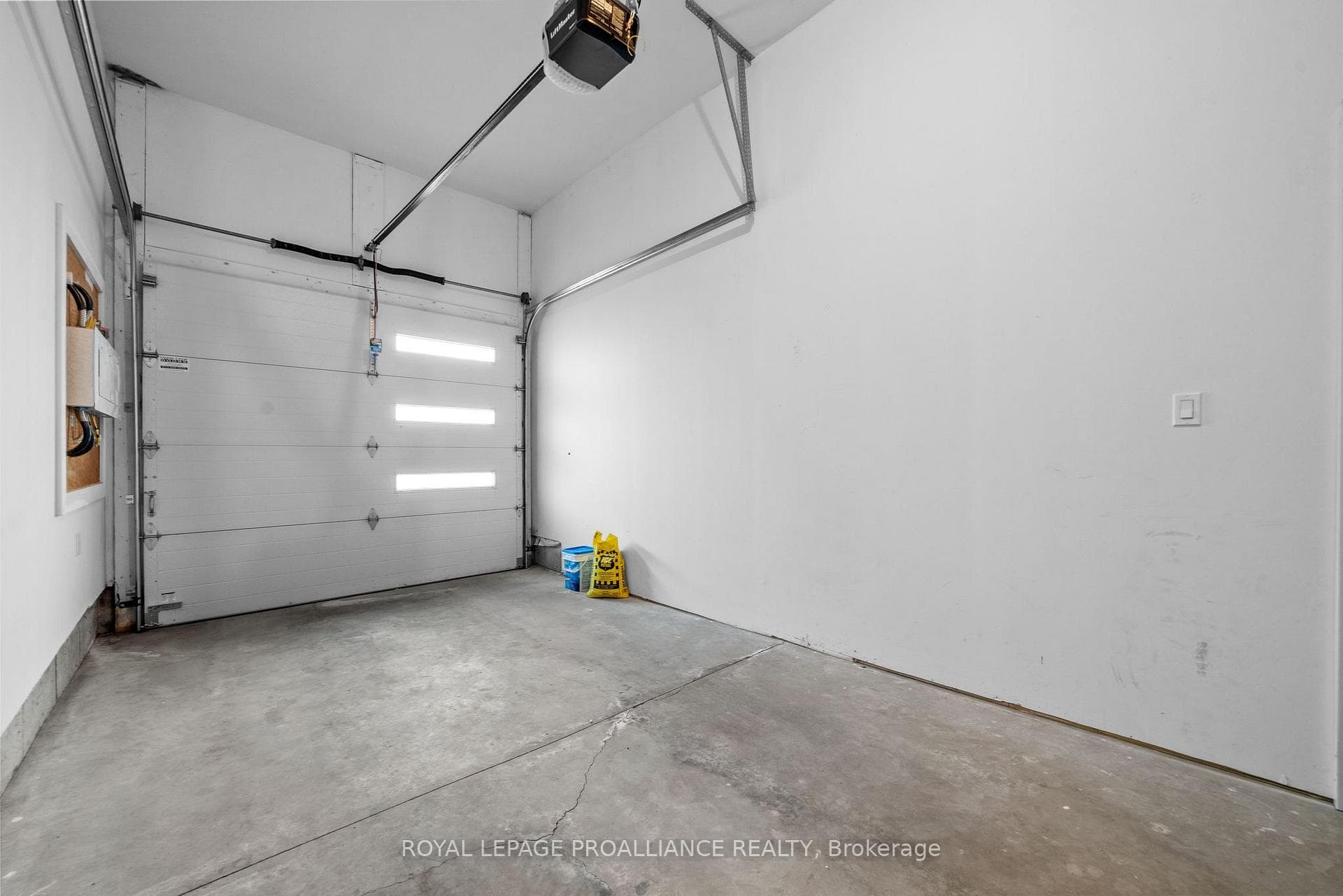 74 Dewal Place Unit B photo 30