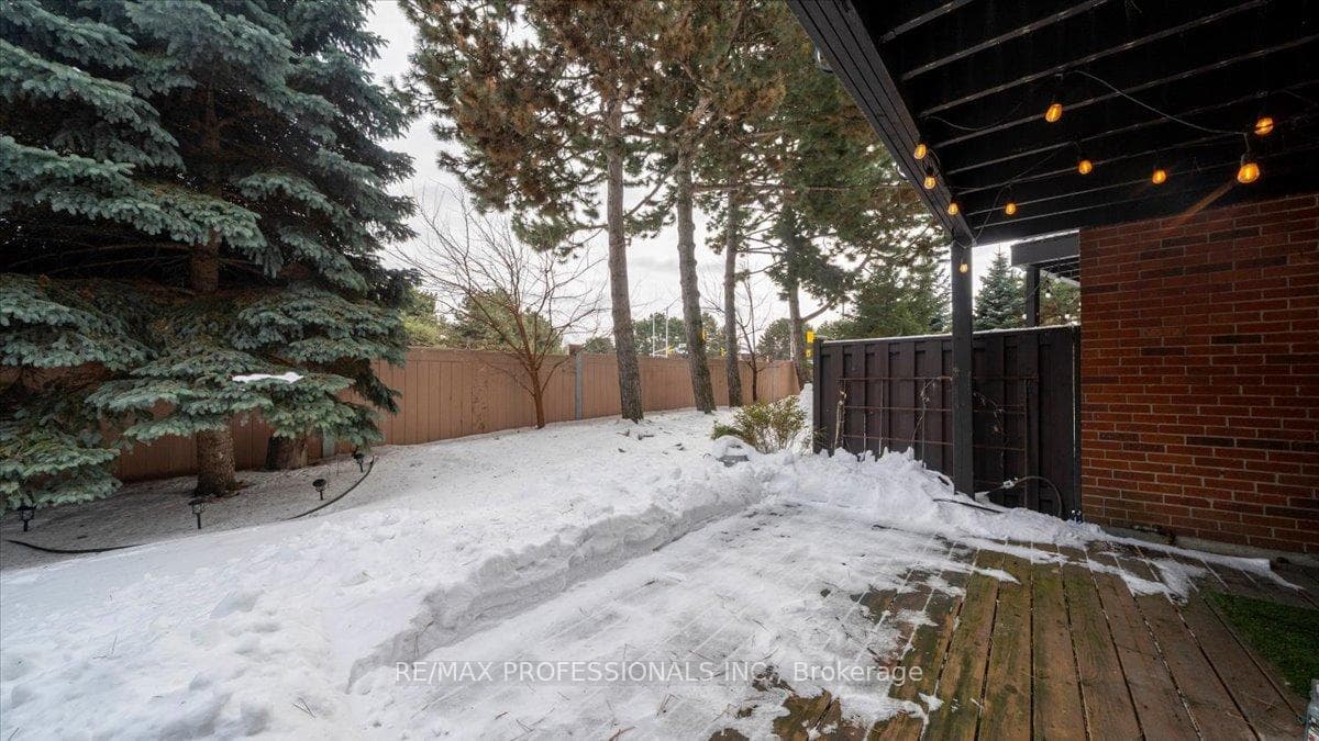1755 Rathburn Road Unit 14 photo 40
