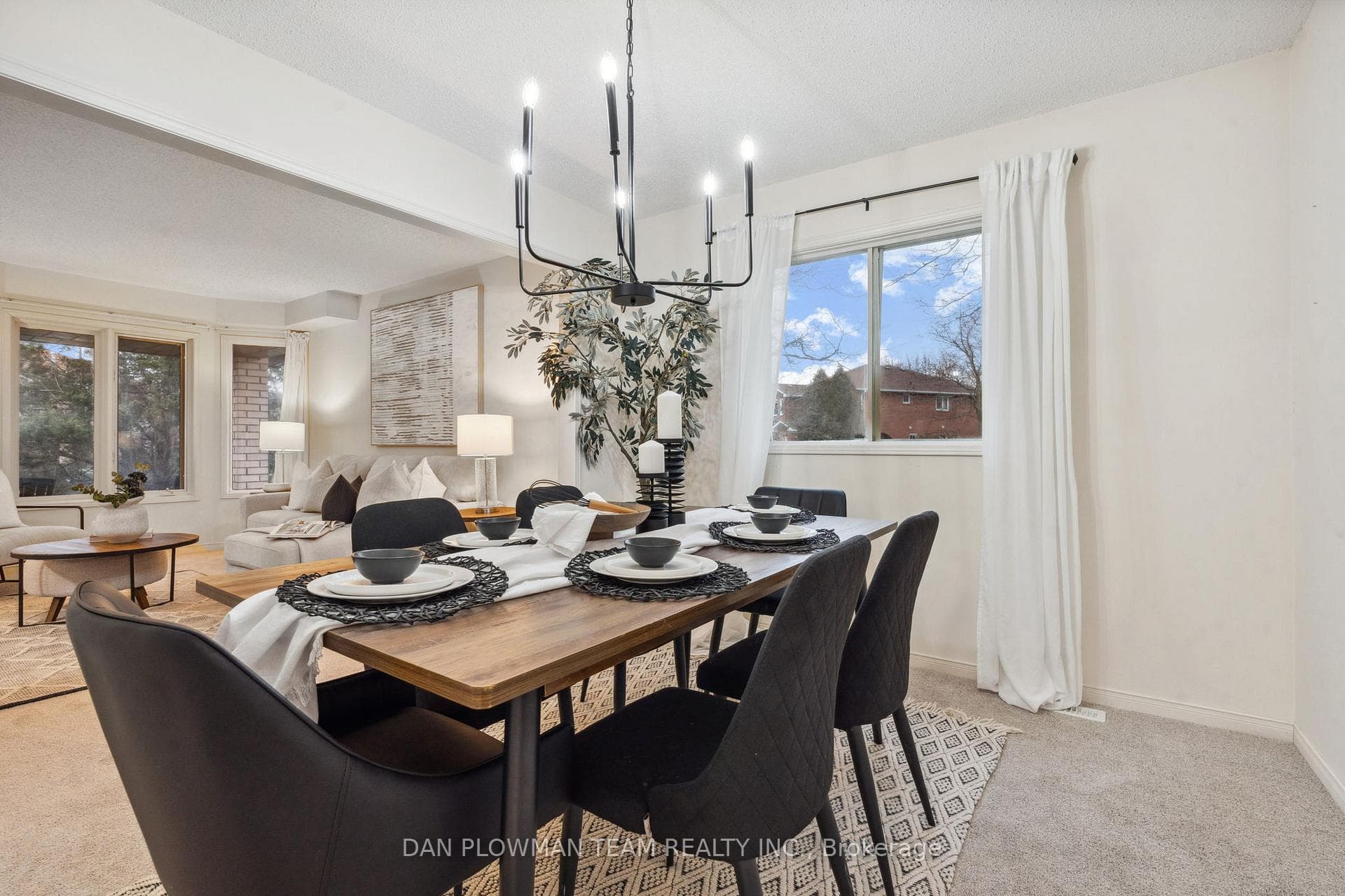 1402 Sandhurst Crescent photo 6