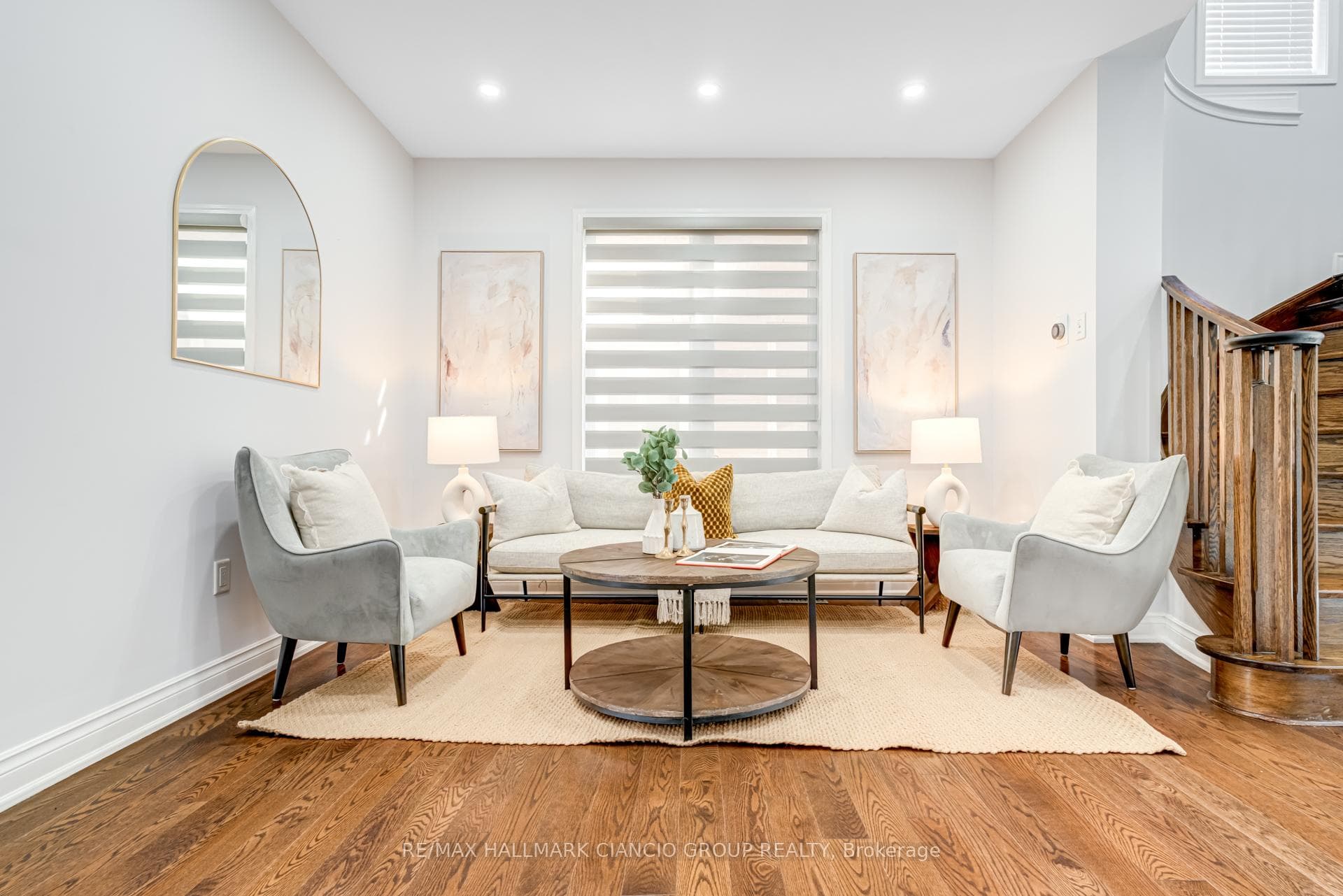 101 Fernglen Crescent photo 5