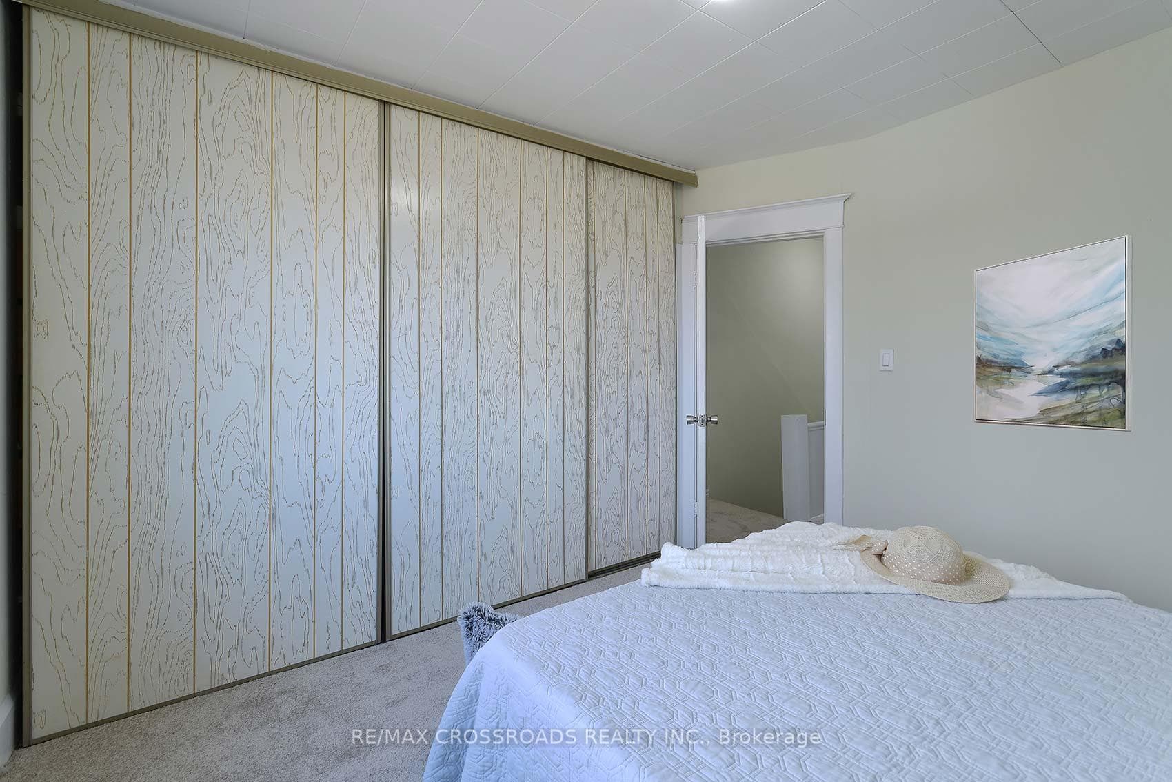 54 Winston Avenue photo 18