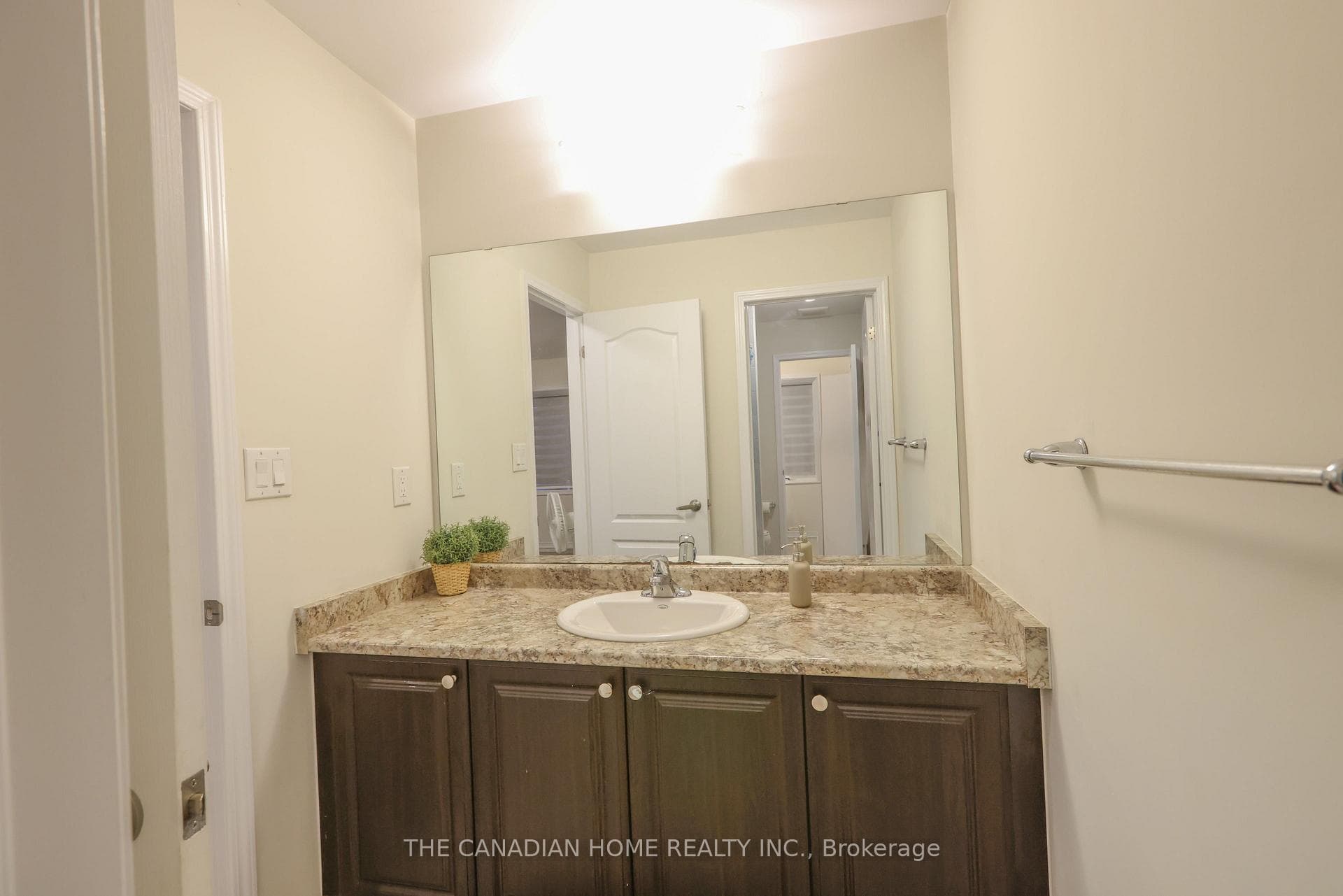 60 Fleming Crescent photo 35