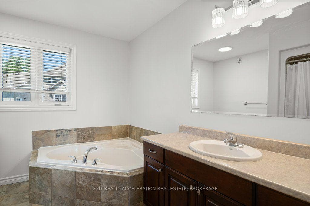 14 Ashwood Crescent photo 25