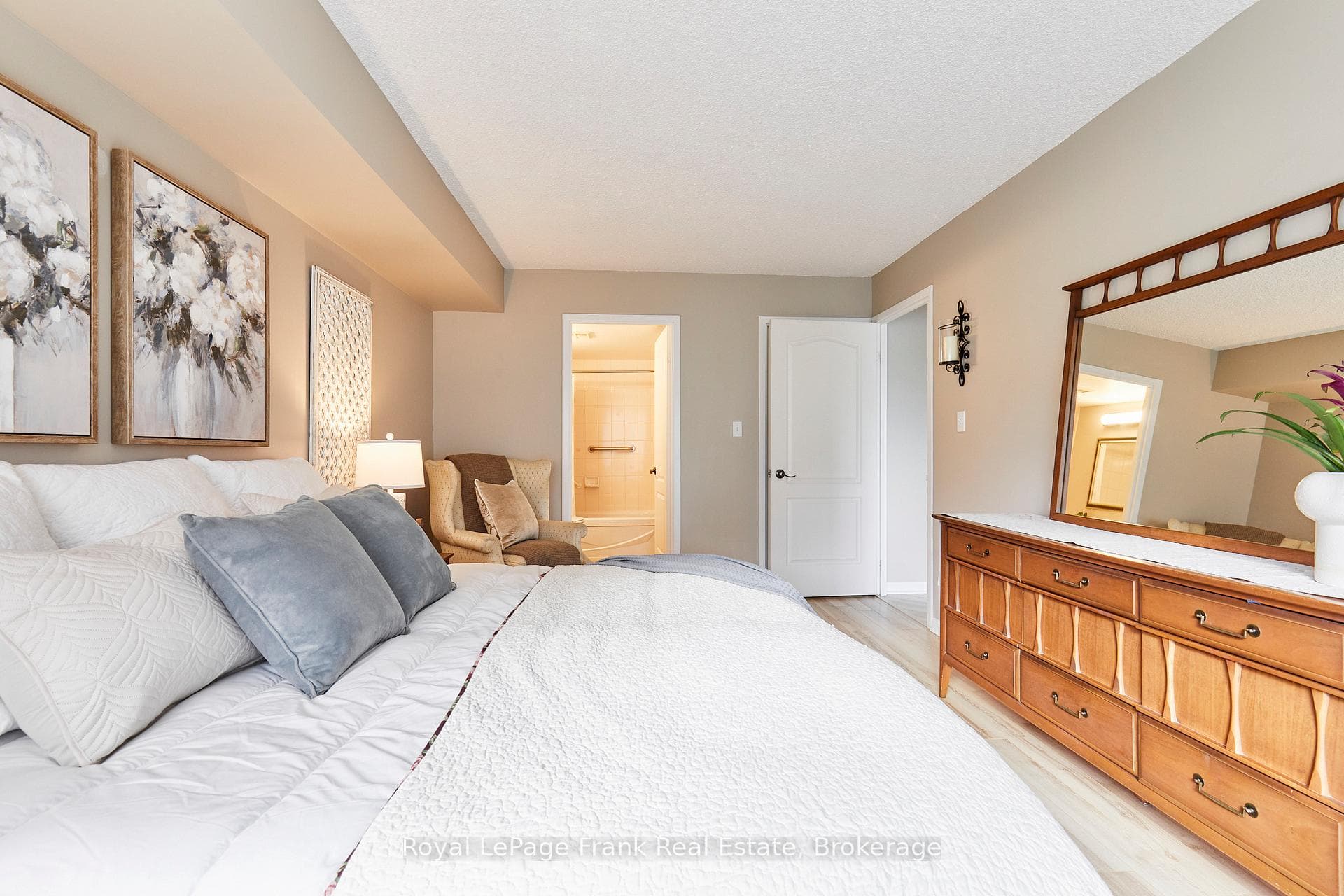 712 Rossland Road Unit 307 photo 19