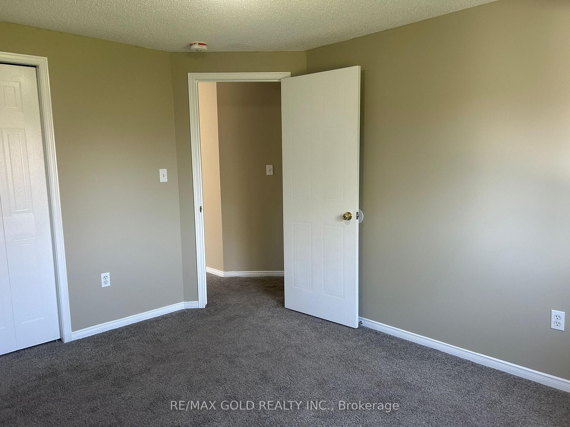 283 Newport Drive Unit Upper Level photo 19