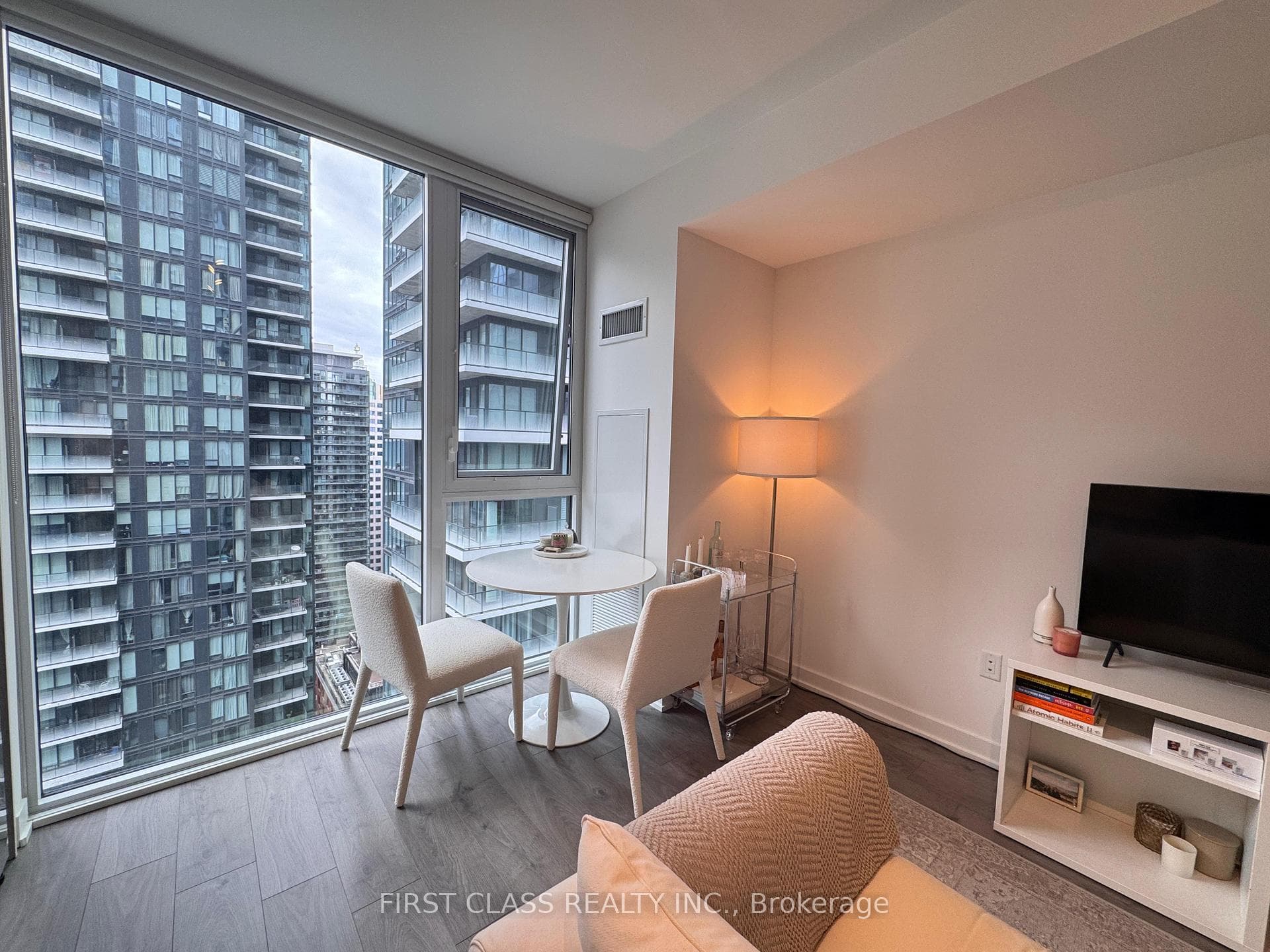357 King Street Unit 2506 photo 6