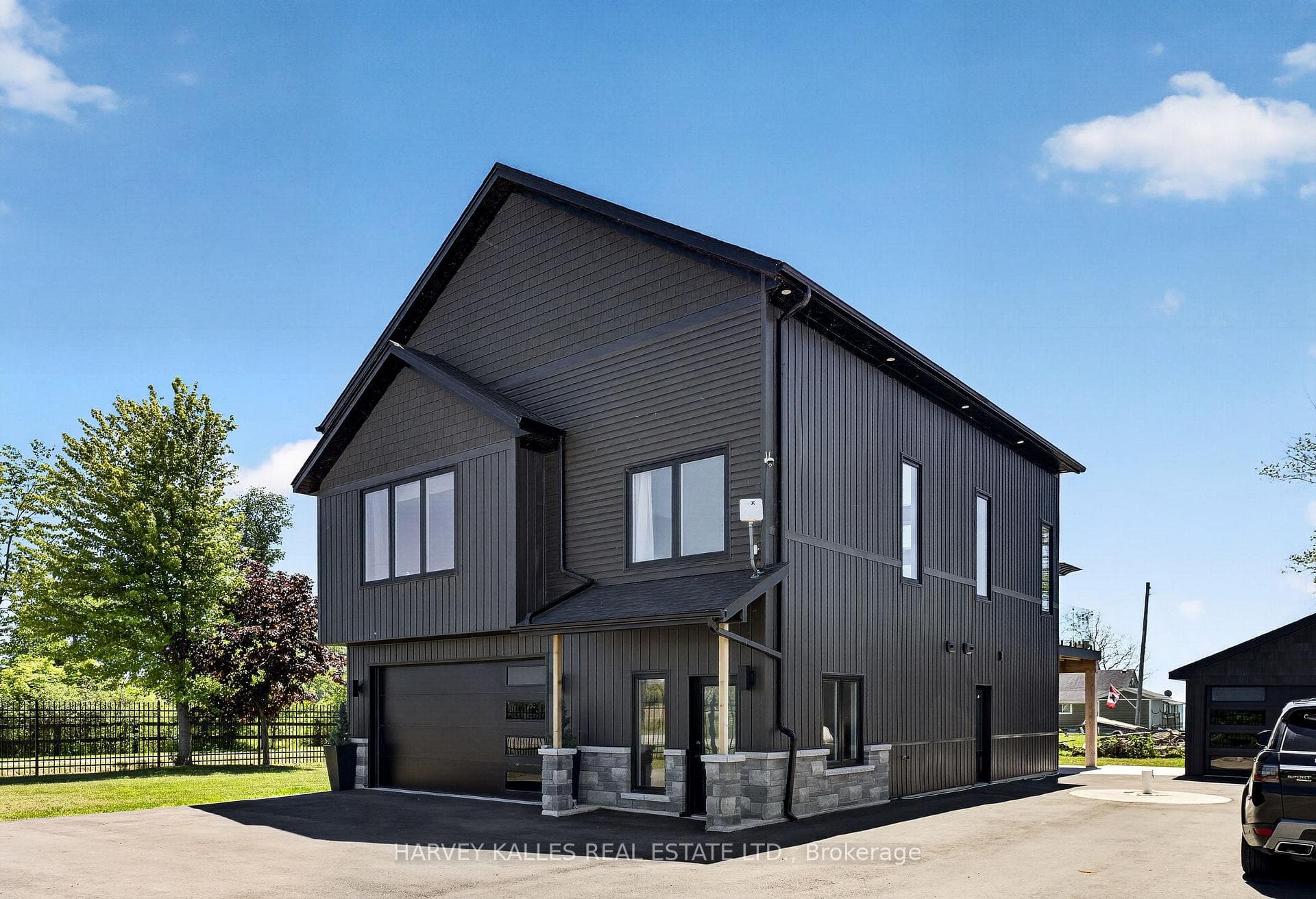 3184 Lakeshore Road photo 3