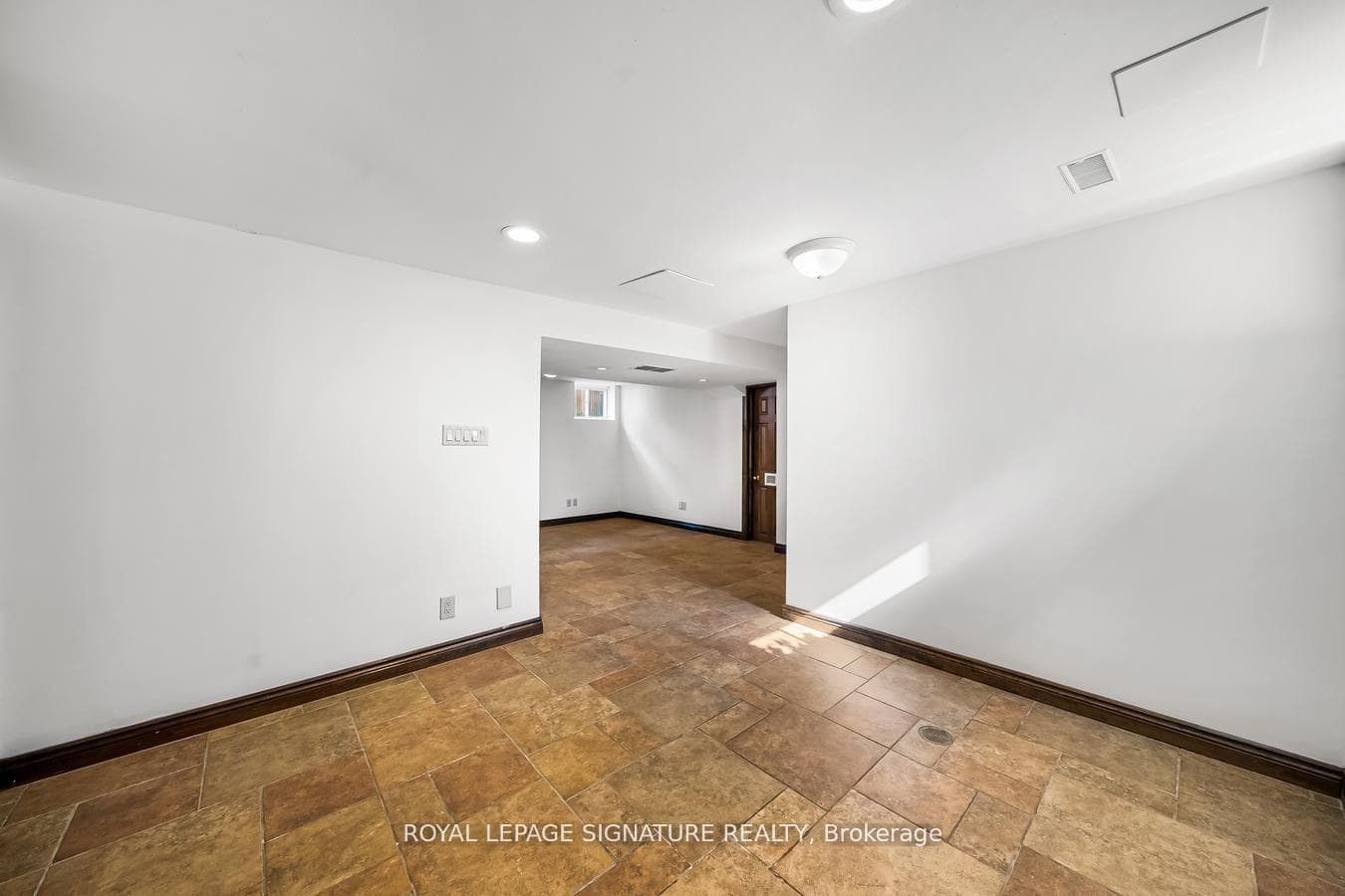 21 Broadlands Boulevard photo 27